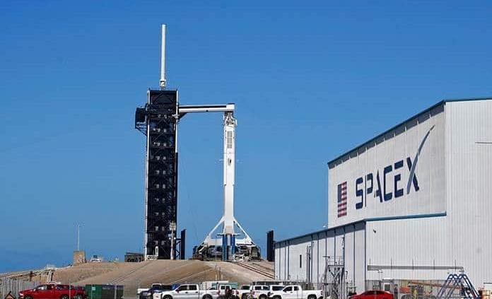 NASA y SpaceX ultiman la segunda misión comercial tripulada a la EEI