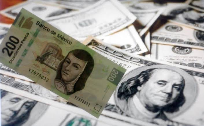 Dólar cierra en 21.10 pesos en ventanillas, su mayor caída en un mes