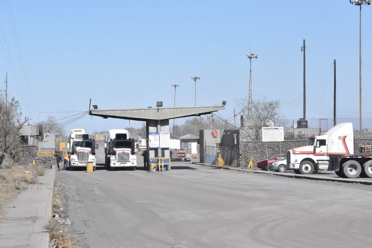 Adeuda AHMSA a líneas de camiones en Frontera