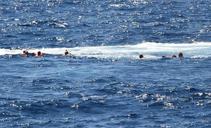Mueren 20 migrantes arrojados al mar por traficantes en la costa de Yibuti