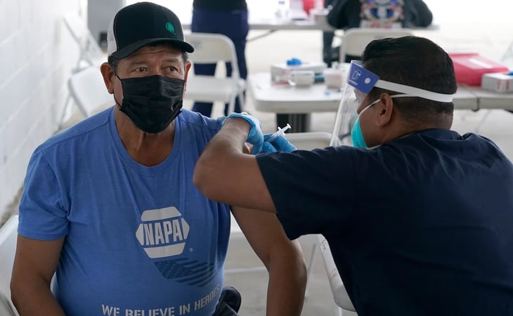 Reserva California el 40% de vacunas para desfavorecidos