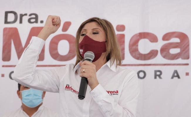 Morenistas protestan contra Mónica Rangel durante campaña en SLP