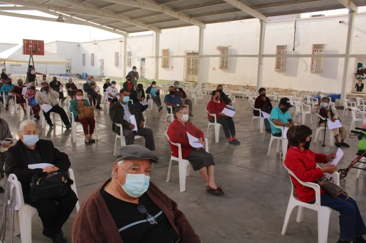 Vacunarán a 220 adultos que no fueron llamados en Frontera