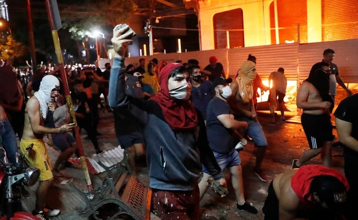 Con violencia piden la salida del presidente de Paraguay