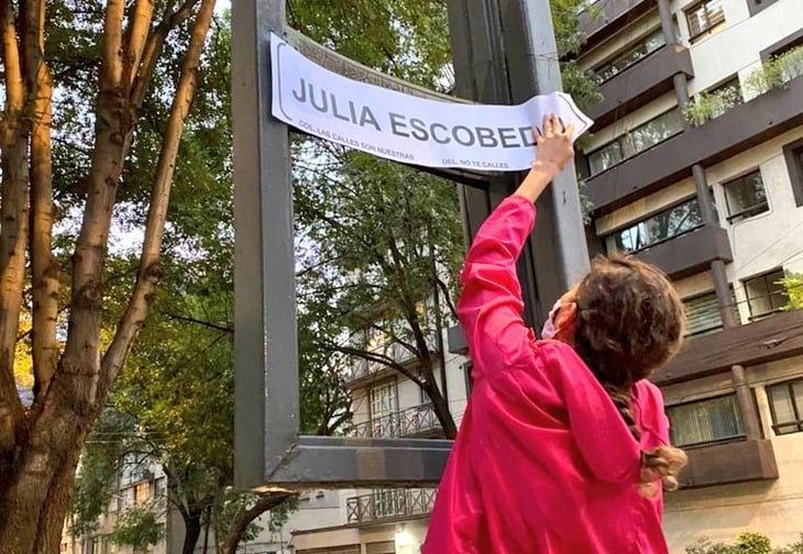 Mujeres ponen a calles el nombre de sus madres y amigas
