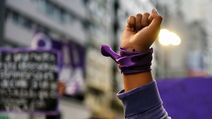 Comienza la marcha del 8M en México con miles de mujeres y ligeros altercados