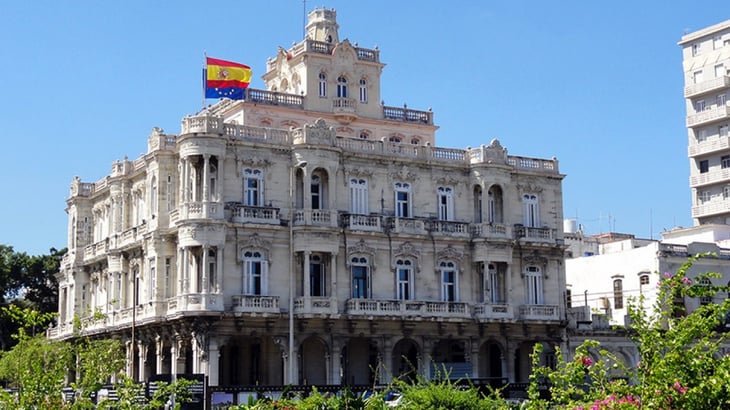 Consulado español en Cuba duplica expedición de pasaportes en su nuevo local