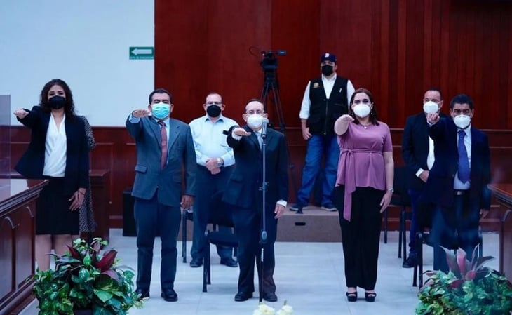Tras 'desbandada', toman protesta 6 diputados suplentes en Sinaloa