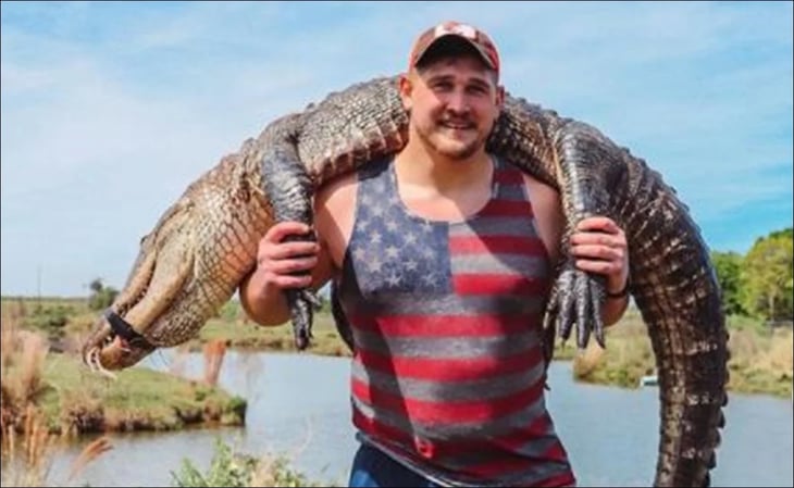 Jugador de la NFL recibe críticas tras presumir la caza de un caimán