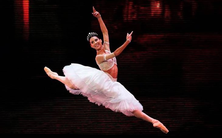 Elisa Carrillo: La bailarina da positivo a COVID-19
