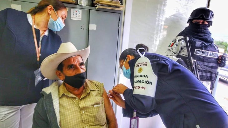 Vacunas no alcanzan para abuelitos en Querétaro