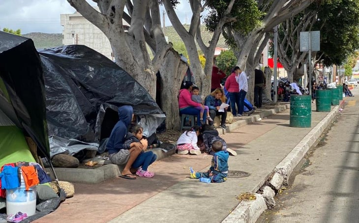 Niños de campamento migrante en Tijuana enferman por las bajas temperaturas