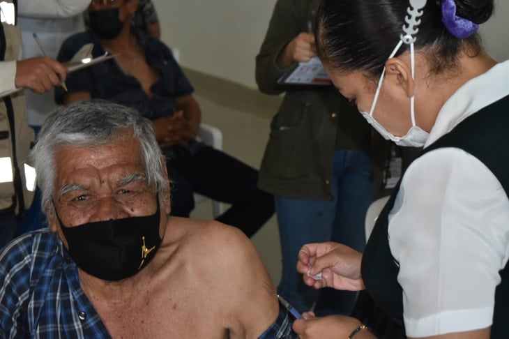 Inmunizados más de 1,700 adultos mayores en San Buenaventura