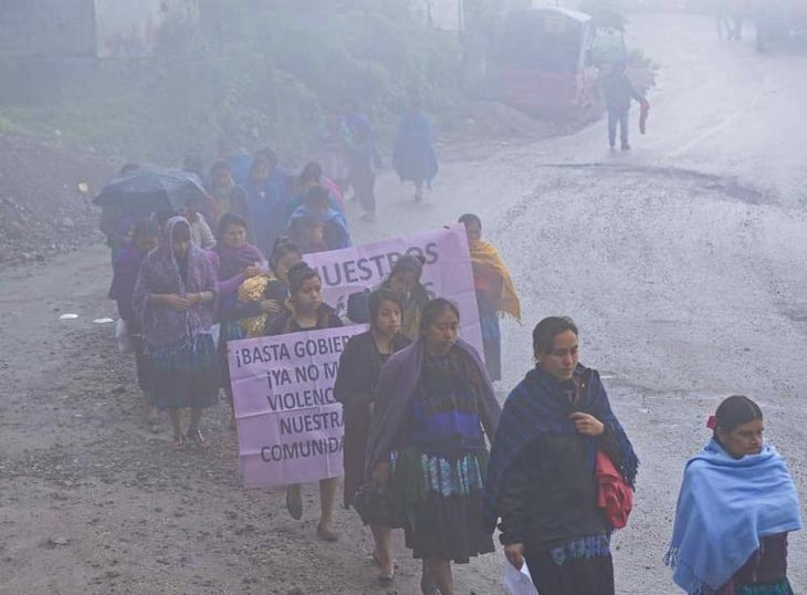 Mujeres indígenas protestan en montañas del sureste de México por el 8M