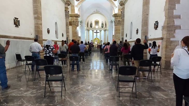 Critica la iglesia vida social sin uso del cubrebocas en Monclova