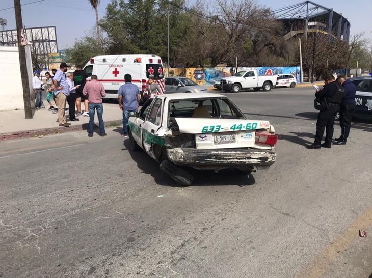 Accidente deja daños y un lesionado en Avenida Deportivo en Monclova