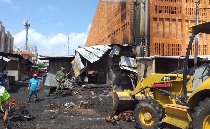 Incendio afecta cerca de 60 negocios en mercado de Juchitán
