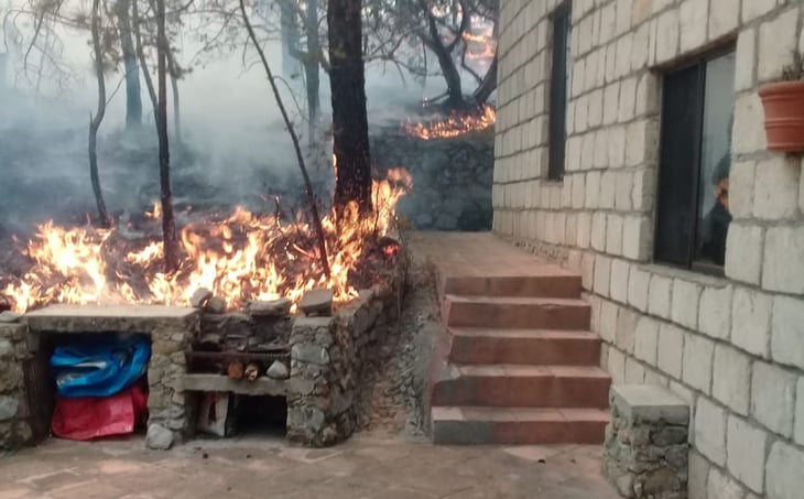 Fuerte incendio en la Sierra de Arteaga
