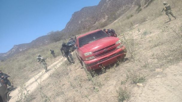 Aseguran dos camionetas blindadas y paquetes de marihuana en Sinaloa