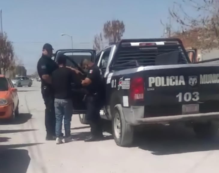 Suspenden a policía de Frontera que amenazó con disparar a jóvenes