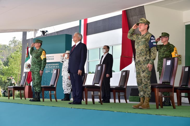 Militares y civiles reciben condecoraciones por su labor en pandemia