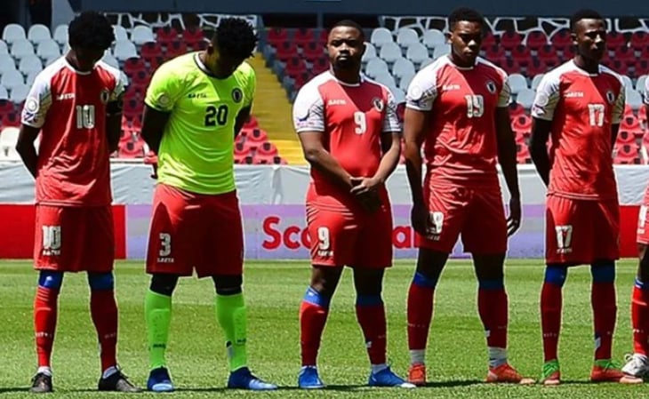 Haití juega contra Honduras con 10 hombres y un defensa como portero