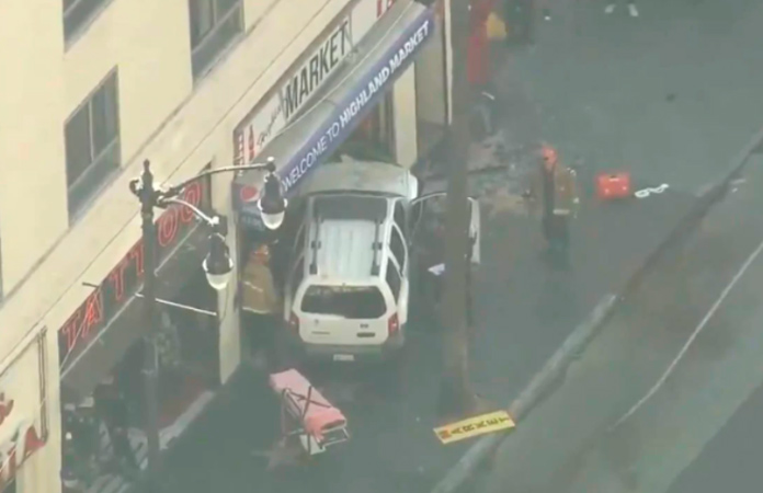 VIDEO: Camioneta choca contra multitud en mercado de Hollywood