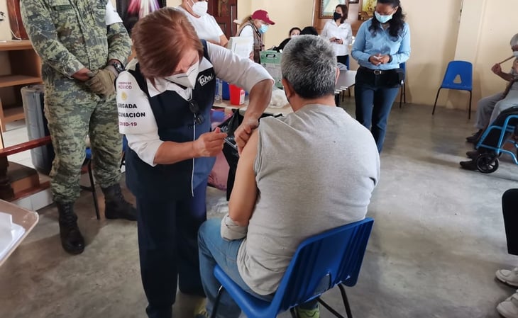 Vacunan contra Covid-19 a internos en penales de Tamaulipas