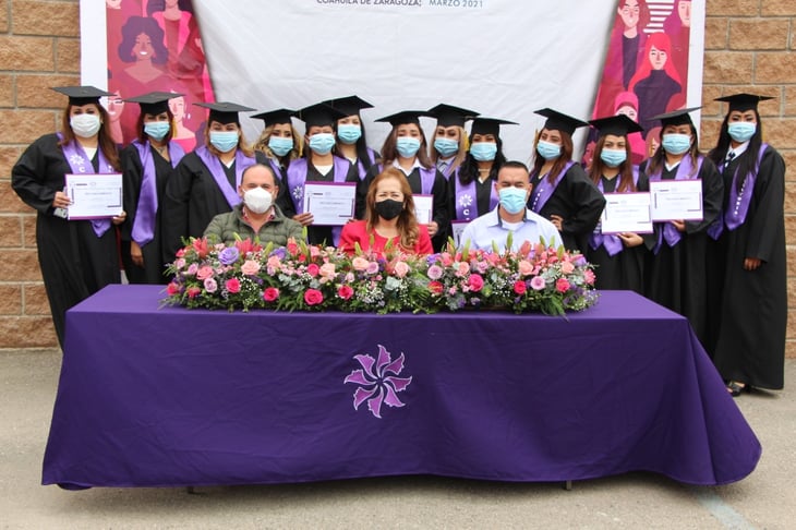 Se gradúan de preparatoria 26 mujeres emprendedoras en Acuña