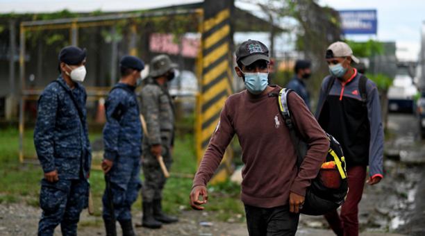 México despliega un centenar de agentes migratorios en frontera con Guatemala