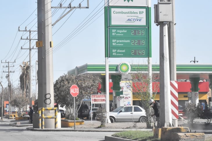 Gasolina seguirá aumentando y podría llegar a los 23 pesos