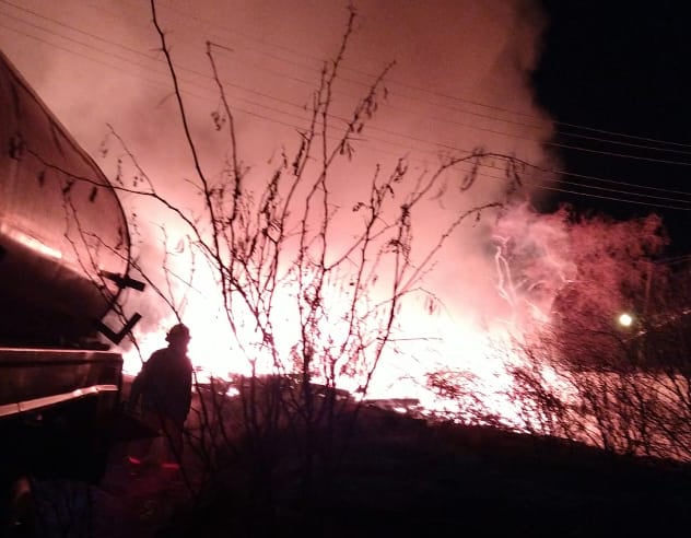 VIDEO: Fuerte incendio en los patios de FERROMEX