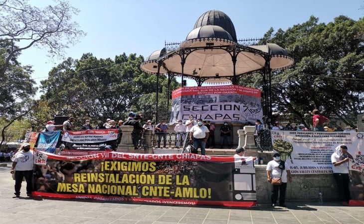 Marcha Sección 22 en Oaxaca en apoyo a Caravana del Sur de Chiapas