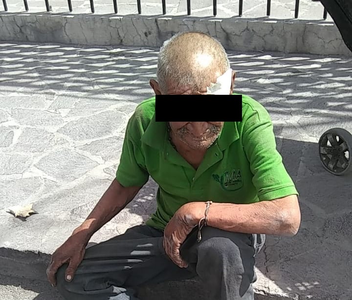 Abuelito se cae de su propia altura en Monclova