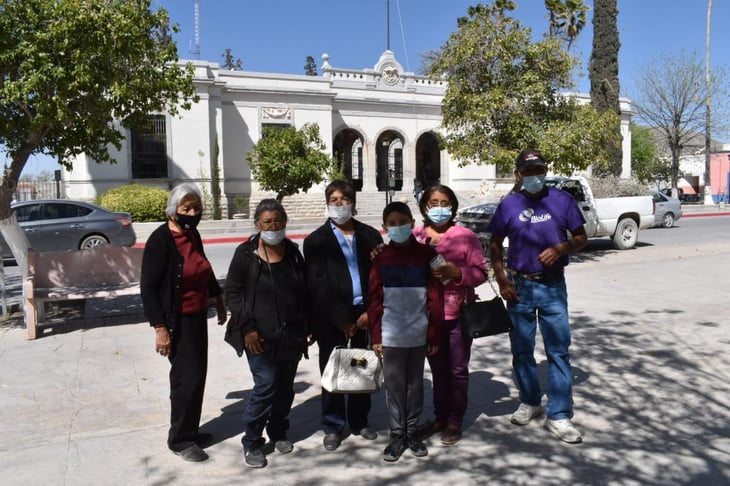 Mujeres del ejido la Vega de Cuatro Ciénegas piden apoyo a la alcaldesa