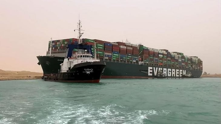 EE.UU. ofrece ayuda a Egipto para desbloquear el canal de Suez