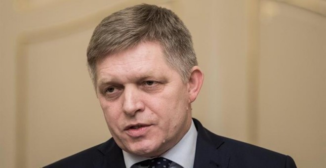 Primer ministro eslovaco cede su puesto para salvar crisis gubernamental