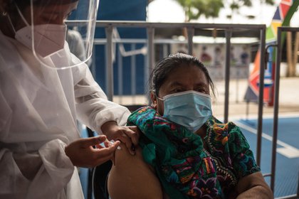 Guatemala supera las 6,800 muertes por la covid-19