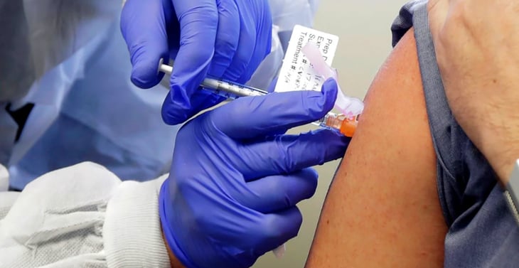 Muere adulto mayor en Torreón mientras esperaba vacuna antiCOVID