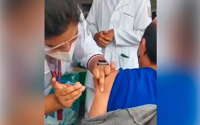 AMLO: 'Video donde se simula vacunar, error o montaje fue para afectarnos'