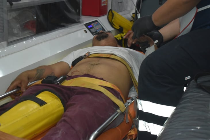 Se fractura asaltante ambas piernas al huir de policías; salta al vacío en una tienda de Monclova 