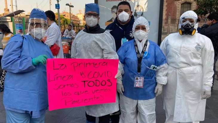 Médicos del sector privado protestan frente a Palacio Nacional