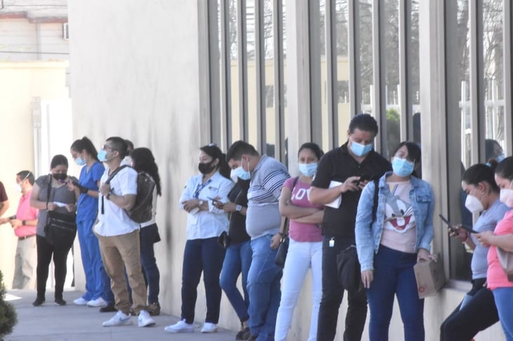 Inmunizan a empleados del hospital Amparo Pape en Monclova