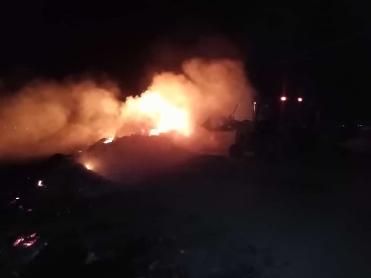 Dos incendios de pastizales en una noche apagó PC en Frontera