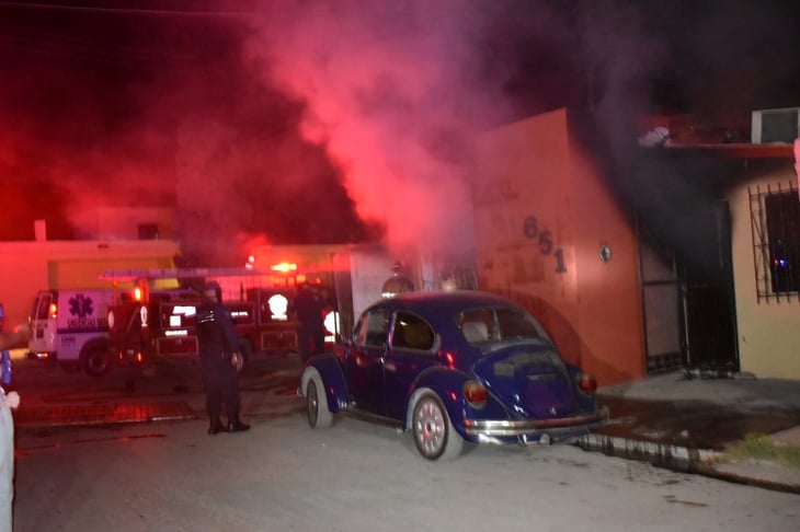 Se incendia casa en Praderas de Monclova