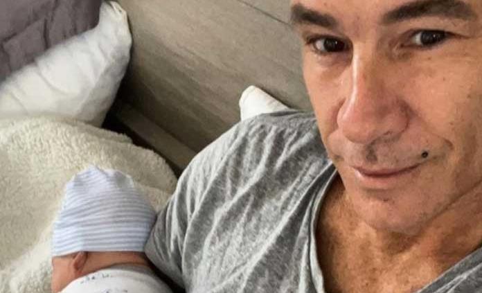 Carillo publica foto de su esposa dando a luz y causa polémica