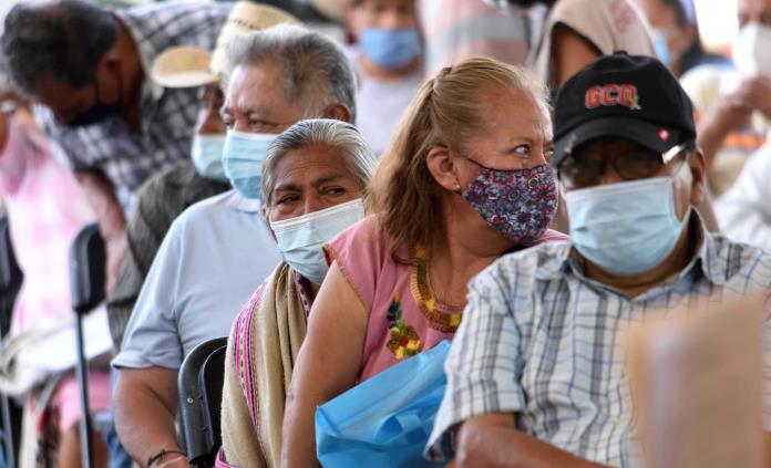Vuelve el caos durante vacunación contra Covid en Guadalajara