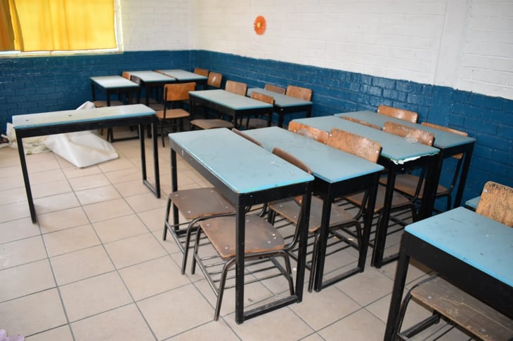 Limpian escuelas de Castaños por si hay regreso a clases