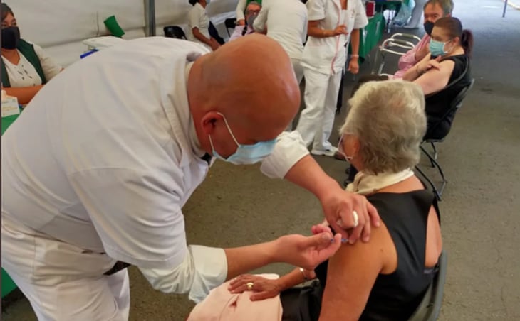 Sánchez Cordero recibe segunda dosis de vacuna antiCovid