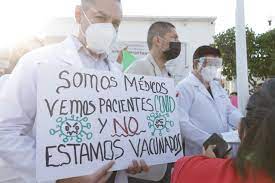 Médicos privados se manifiestan en Guanajuato; exigen vacuna